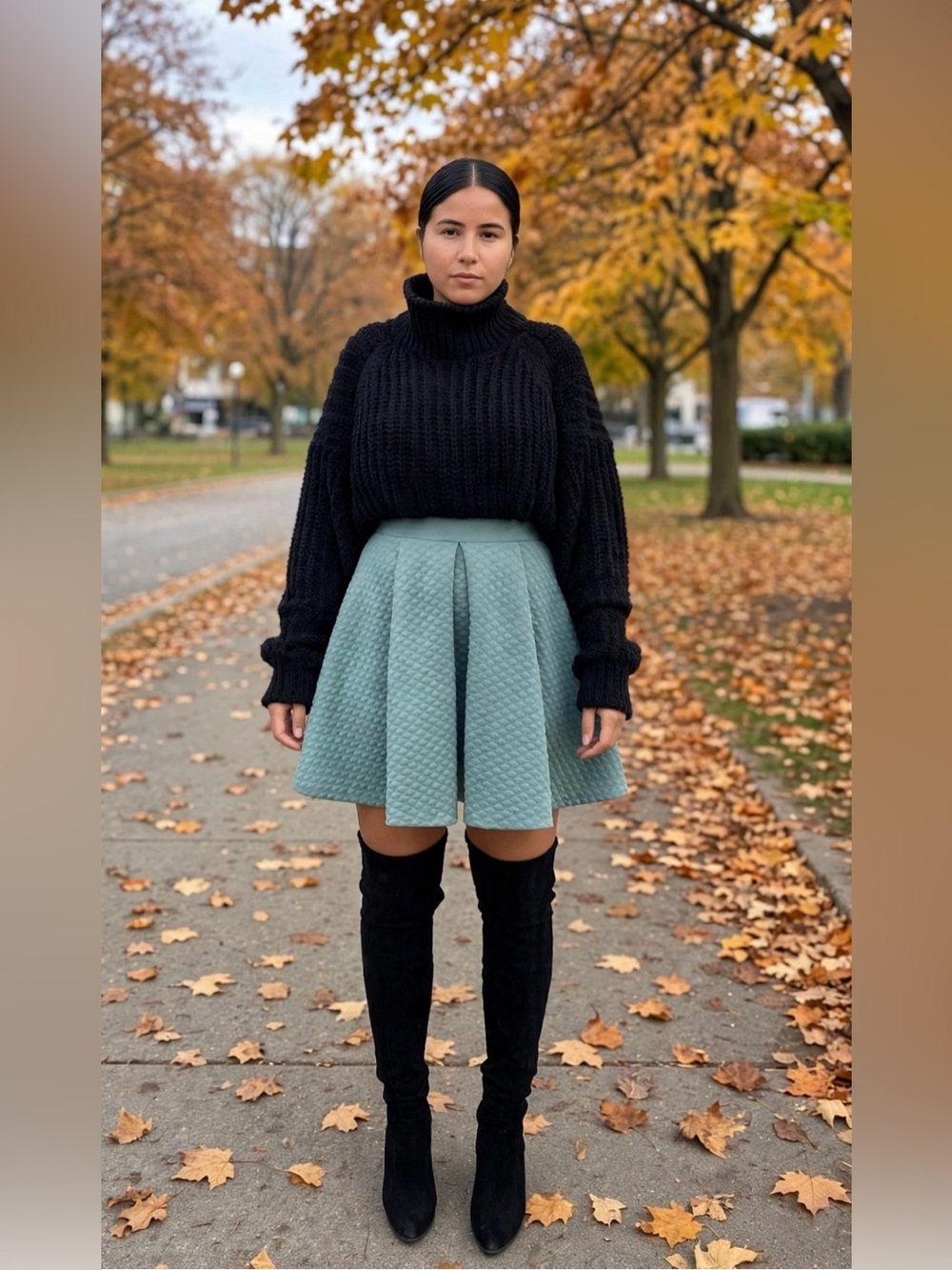 🛍️H&M SKIRT SIZE SMALL DISCLAIMER THERE IS A SMALL STAIN PICTURED